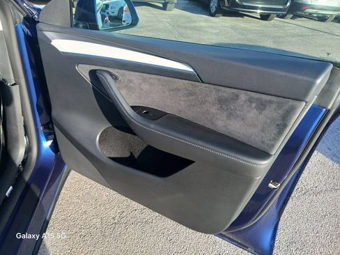 Used 2022 Tesla Model Y Long Range AWD/4WD image 23