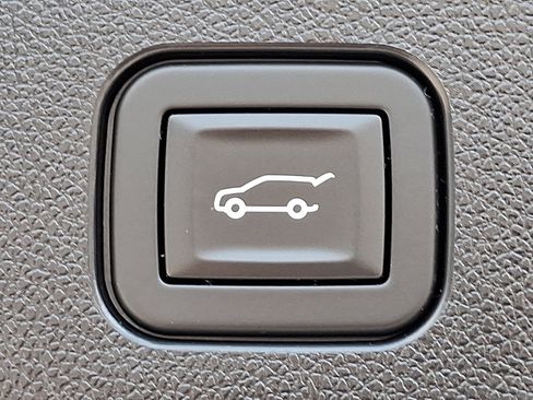 Used 2025 Chevrolet Equinox EV LT w/ Convenience Package FWD image 28