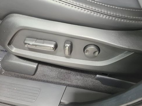 Used 2025 Honda Pilot EX-L image 18