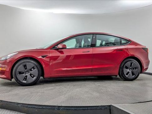 Used 2022 Tesla Model 3 Standard Range image 3