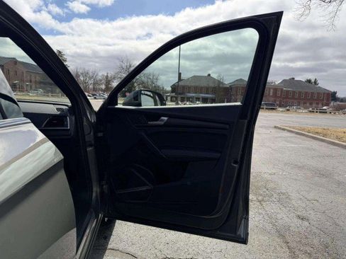 Certified 2025 Audi Q5 e Premium Plus w/ Premium Plus Package image 28