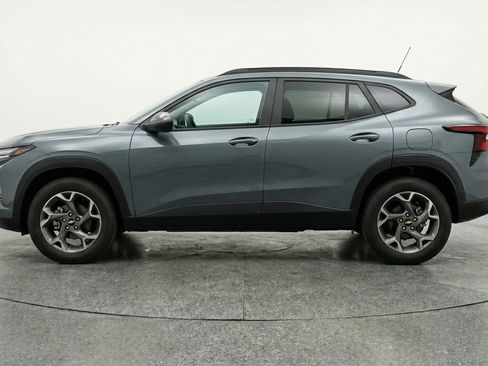 Used 2025 Chevrolet Trax LT FWD image 5