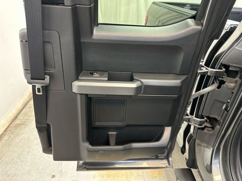 Used 2018 Ford F150 XLT w/ Equipment Group 302A Luxury AWD/4WD image 16