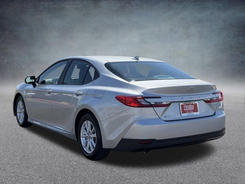Used 2025 Toyota Camry LE image 5