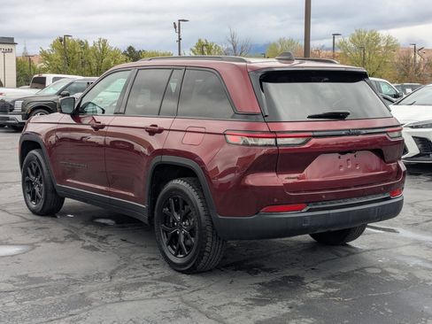 Used 2025 Jeep Grand Cherokee Altitude AWD/4WD image 8