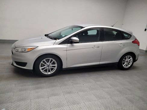 Used 2016 Ford Focus SE FWD image 2