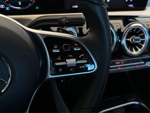 Used 2022 Mercedes-Benz CLA 250 4MATIC image 29