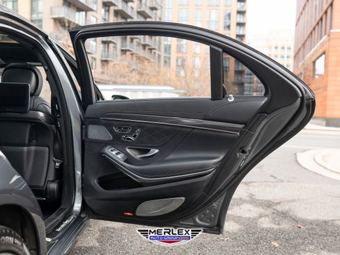 Used 2018 Mercedes-Benz S 560 4MATIC Sedan w/ Premium Package image 52