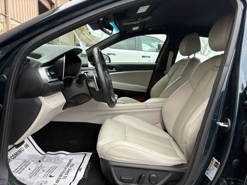 Used 2023 Genesis G70 2.0T AWD/4WD image 18
