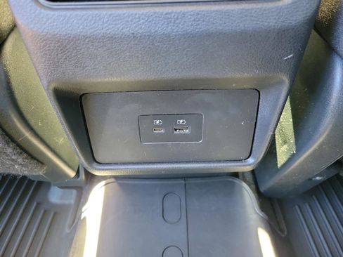 Used 2022 Nissan Rogue SV image 15