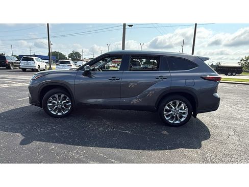 Certified 2024 Toyota Highlander Limited AWD/4WD image 4