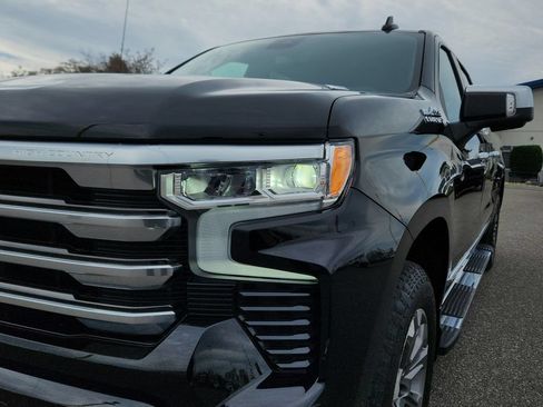 Used 2025 Chevrolet Silverado 1500 High Country AWD/4WD image 29