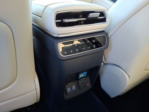Certified 2025 Genesis GV80 3.5T Prestige AWD/4WD image 11