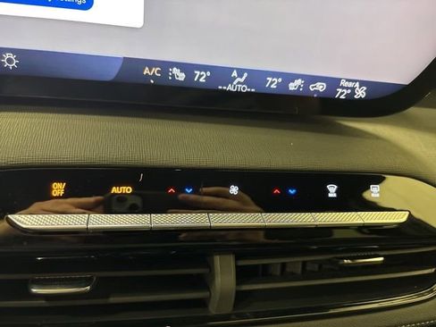 Used 2025 Buick Enclave Sport Touring image 25