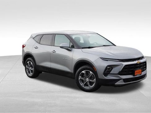 Used 2025 Chevrolet Blazer LT AWD/4WD image 1
