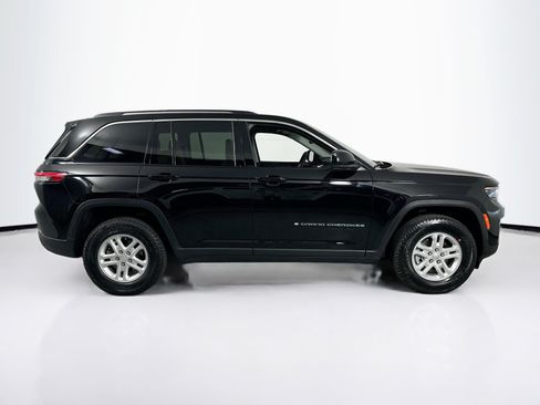 Used 2023 Jeep Grand Cherokee Laredo AWD/4WD image 4