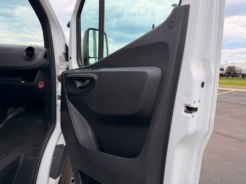 Used 2024 Mercedes-Benz Sprinter 2500 image 23