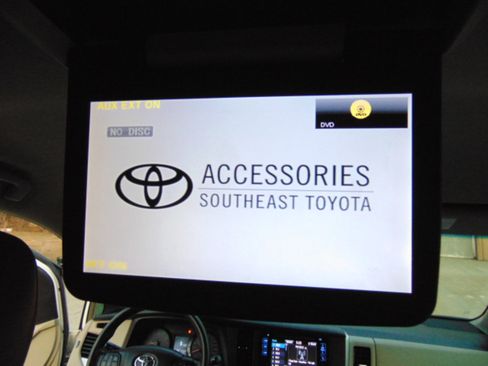 Used 2016 Toyota Sienna LE image 27