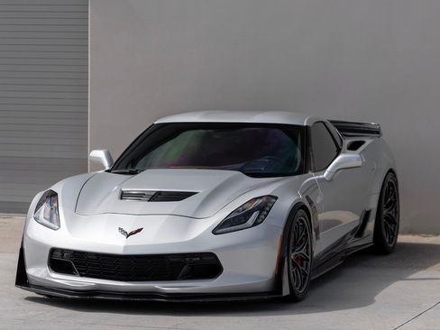 Used 2016 Chevrolet Corvette Z06 w/ 3LZ Preferred Equipment Group RWD image 3