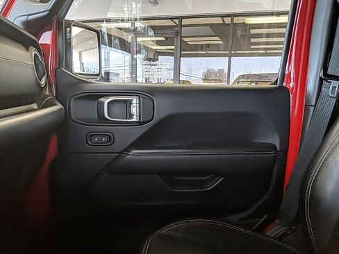 Used 2018 Jeep Wrangler Unlimited Sahara image 22