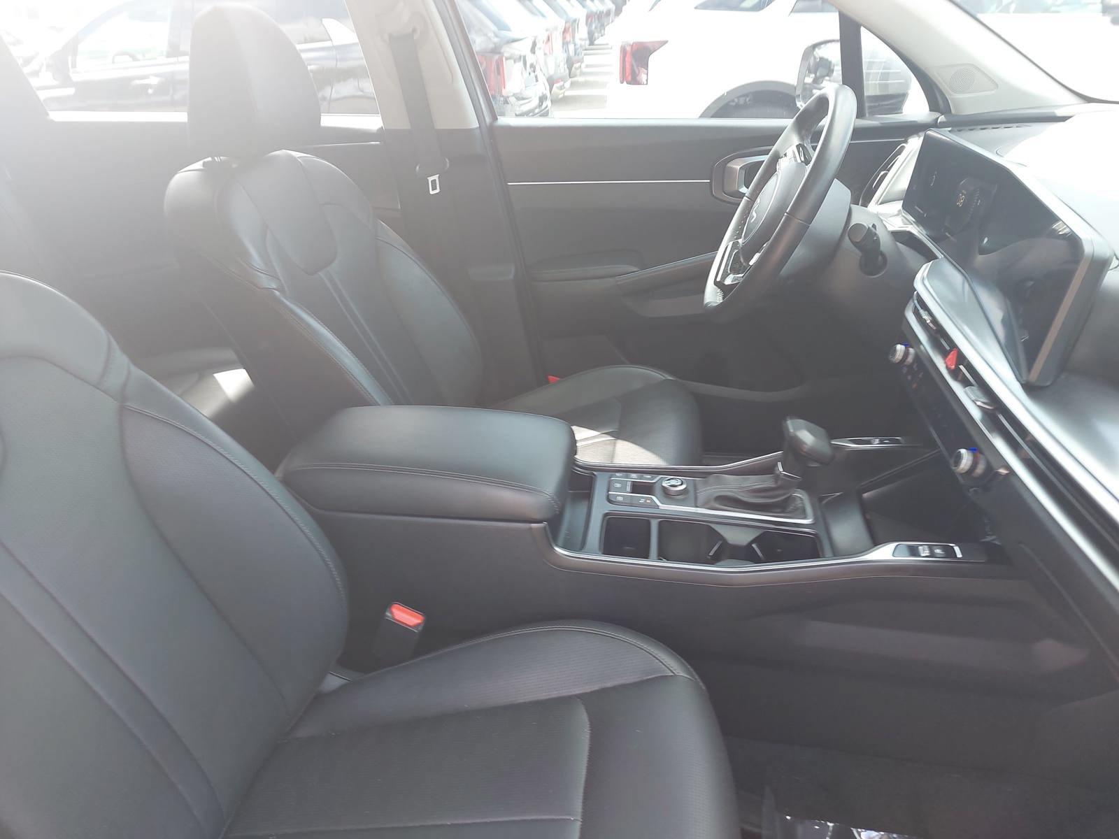 Used 2024 Kia Sorento S w/ Panoramic Sunroof Package FWD image 10