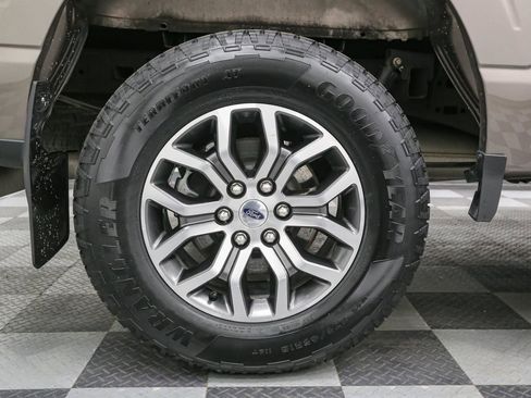 Used 2022 Ford F150 Lariat w/ Tow Technology Package image 17