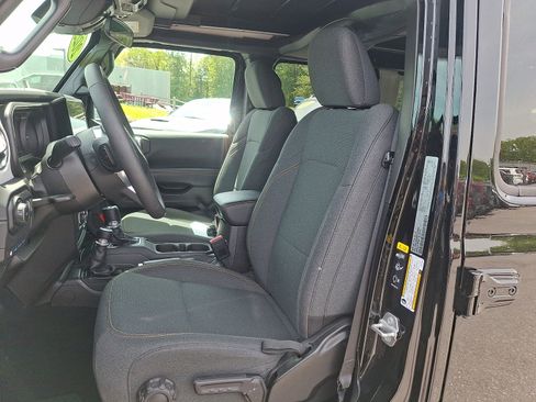 Used 2025 Jeep Wrangler Unlimited Sahara w/ Safety Group AWD/4WD image 13
