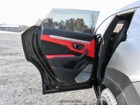 Used 2020 Lamborghini Urus image 27