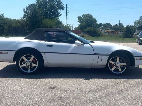 Used 1989 Chevrolet Corvette Convertible RWD image 7