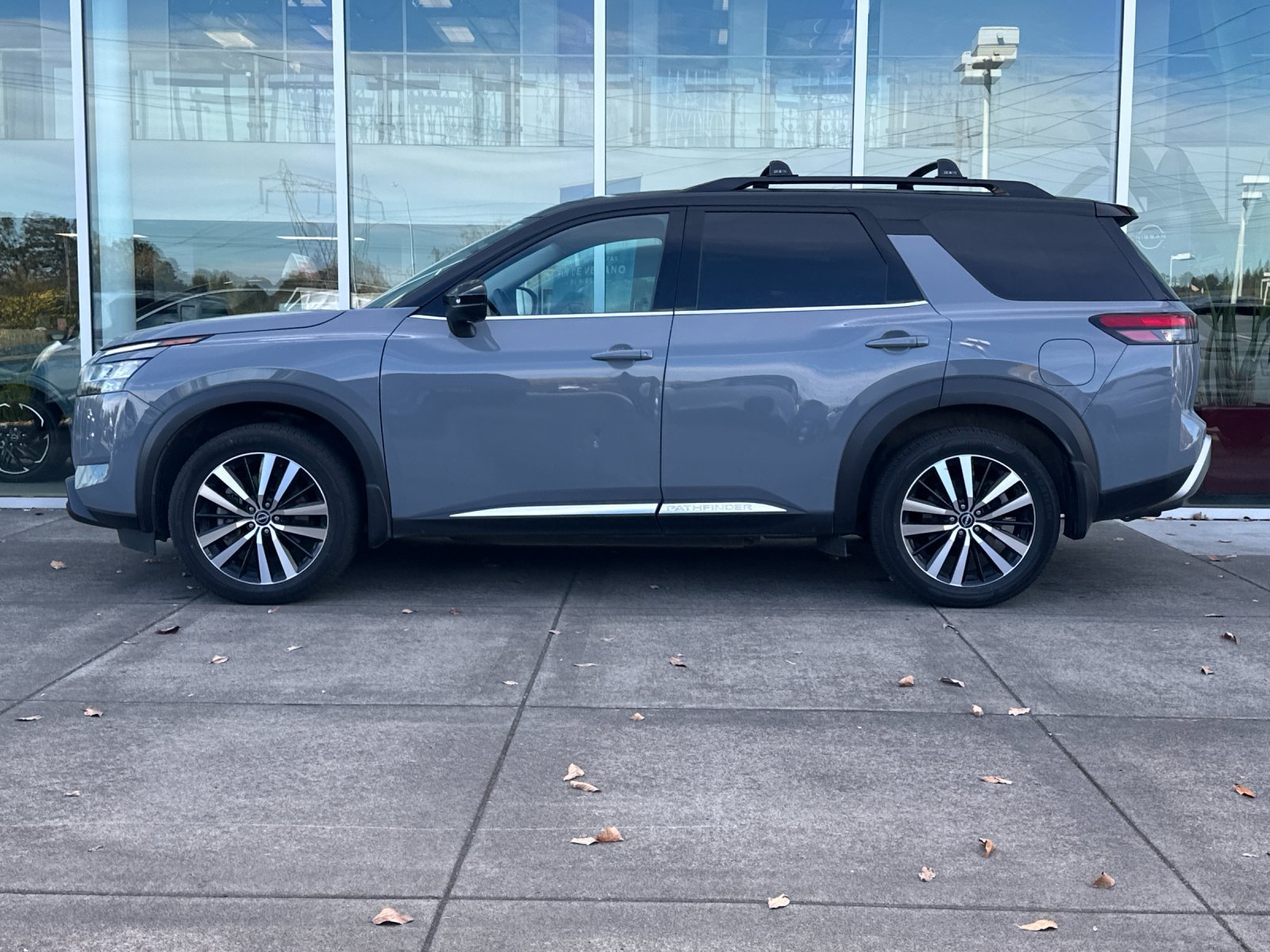 Used 2024 Nissan Pathfinder Platinum AWD/4WD image 7