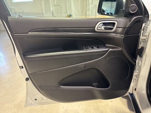 Used 2020 Jeep Grand Cherokee Limited AWD/4WD image 30
