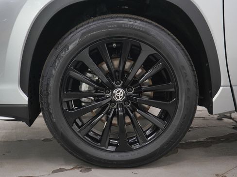 Used 2025 Toyota Highlander XSE image 30