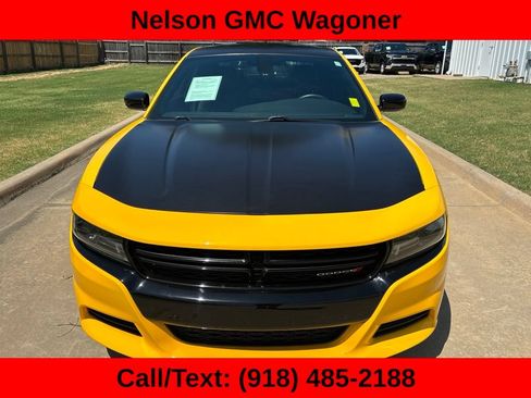 Used 2017 Dodge Charger R/T w/ Plus Group RWD image 2