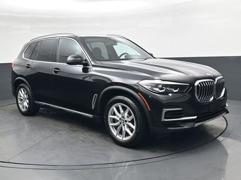 Used 2023 BMW X5 xDrive40i w/ Premium Package image 2