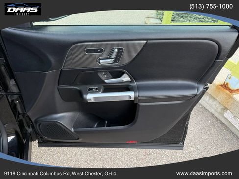 Used 2021 Mercedes-Benz GLB 250 4MATIC w/ Premium Package image 35