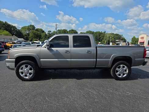 Used 2006 Chevrolet Silverado 2500 LT w/ Heavy-Duty Power Package AWD/4WD image 18