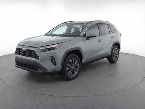 Used 2023 Toyota RAV4 XLE Premium image 1