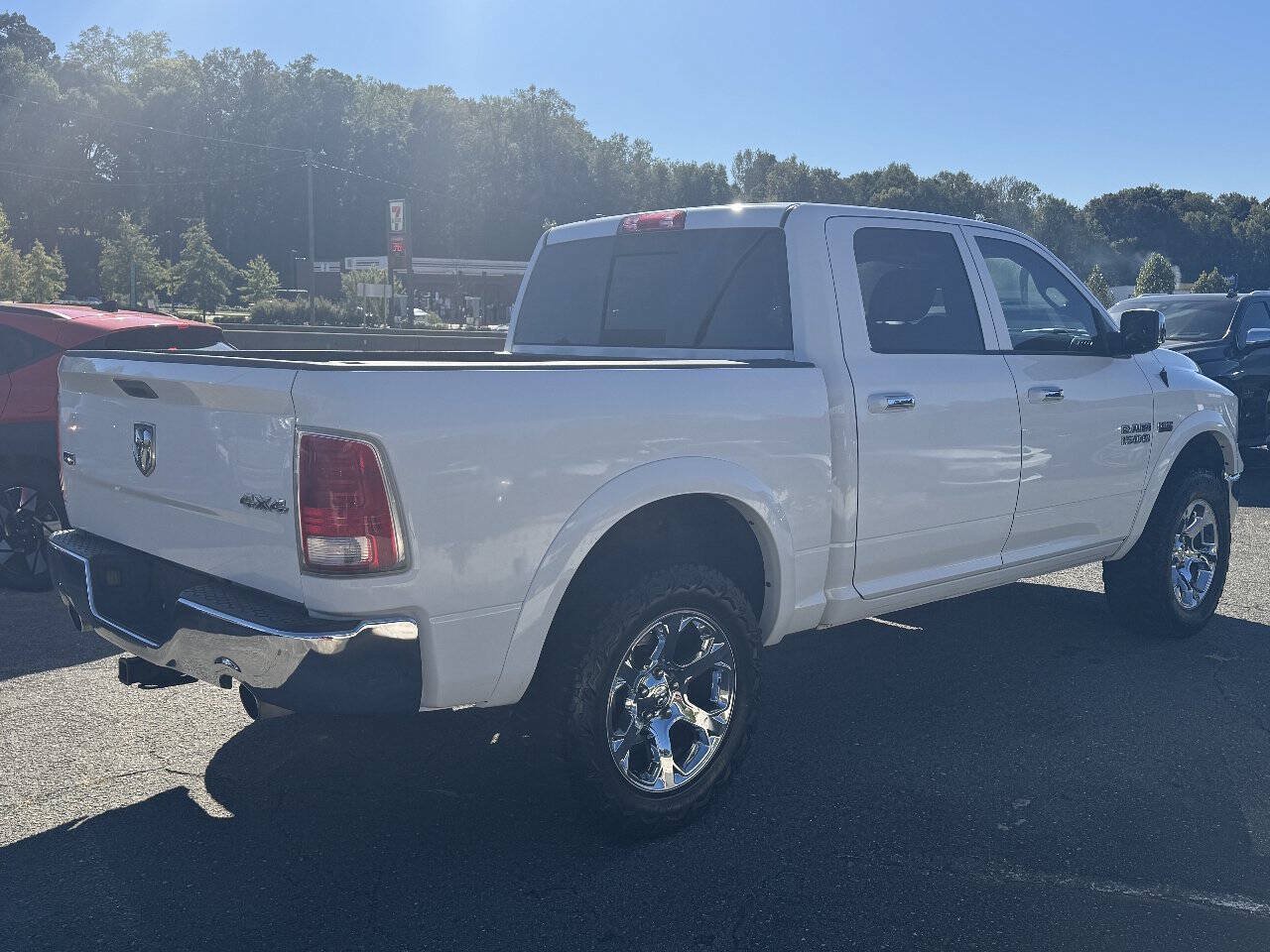 Used 2017 RAM 1500 Laramie AWD/4WD image 4