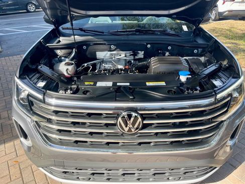 Used 2025 Volkswagen Atlas SE FWD image 18