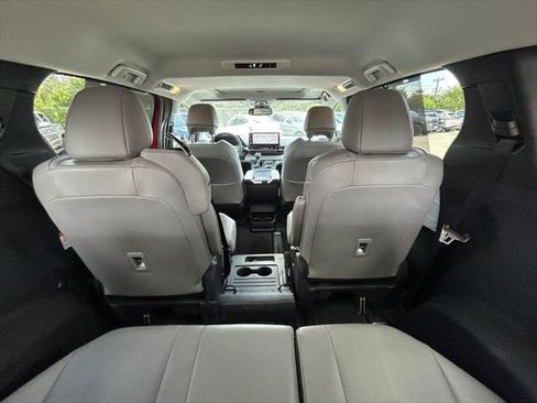 Certified 2026 Toyota Sienna XLE FWD image 16