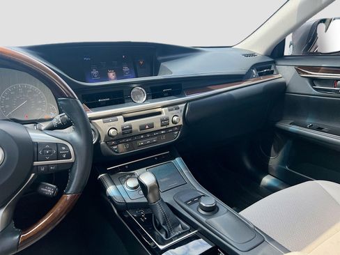 Used 2016 Lexus ES 350 w/ Premium Package w/Wood Trim FWD image 23