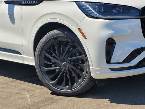 New 2026 Lincoln Aviator Reserve image 2