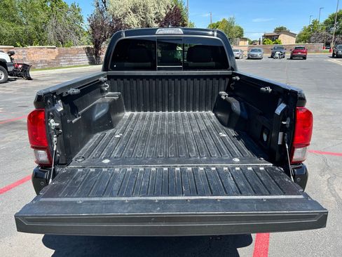Used 2023 Toyota Tacoma TRD Off-Road w/ Technology Package AWD/4WD image 25