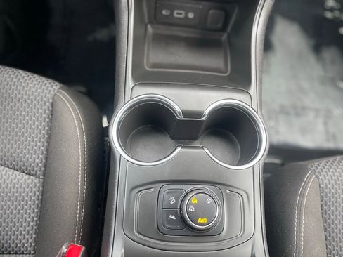 Used 2022 GMC Terrain SLE image 14