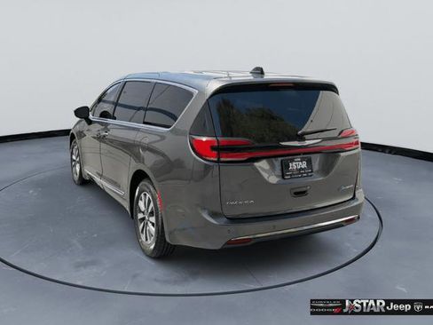Used 2023 Chrysler Pacifica Limited FWD image 7