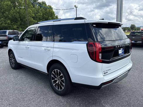 Used 2025 Ford Expedition Platinum AWD/4WD image 5