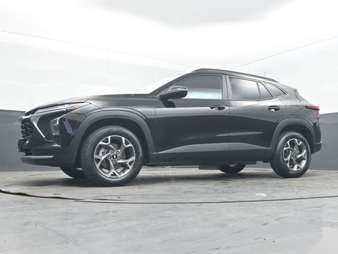 New 2026 Chevrolet Trax LT w/ Driver Confidence Package FWD image 23