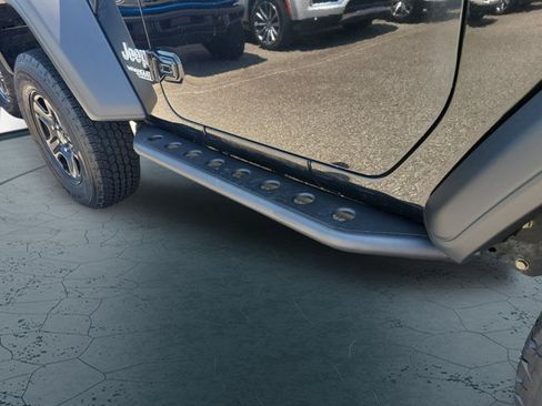 Used 2018 Jeep Wrangler Sport AWD/4WD image 9