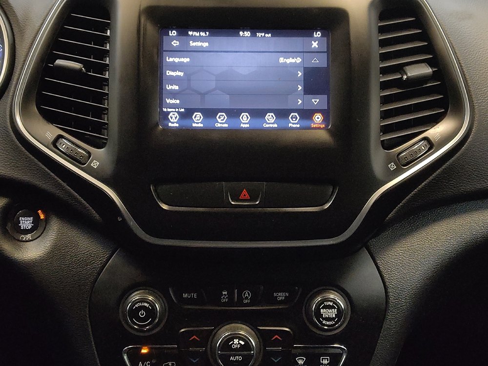 Used 2019 Jeep Cherokee Latitude Plus w/ Comfort/Convenience Group FWD image 25