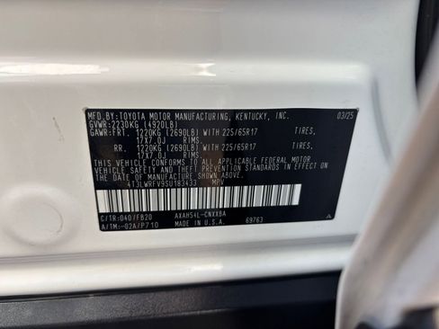 Used 2025 Toyota RAV4 LE image 29